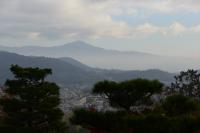 嵯峨野、御室から比叡山を望む